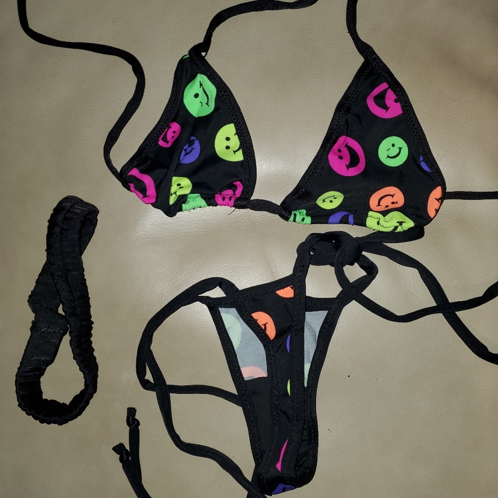 Handmade Smiley Face Tri-Top Thong Bottom Bikini - Picture 6 of 8